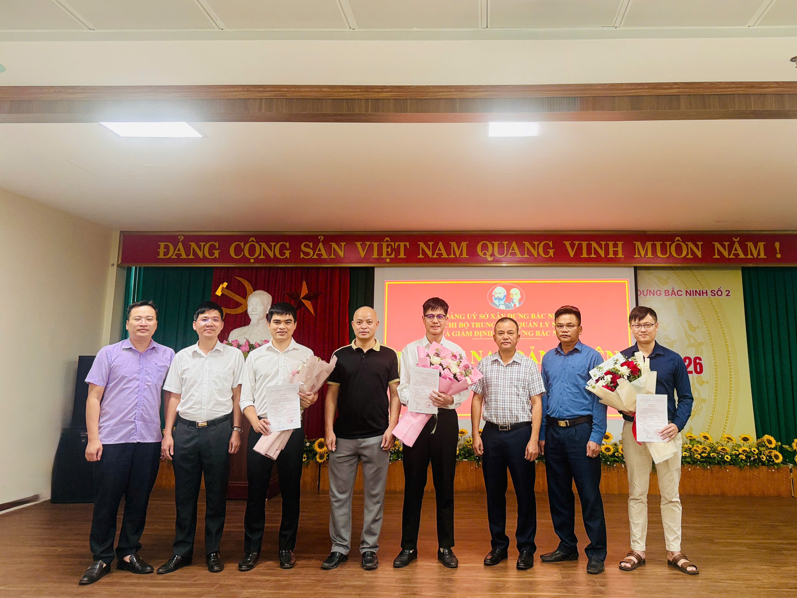 LỄ KẾT NẠP ĐẢNG VIÊN MỚI 